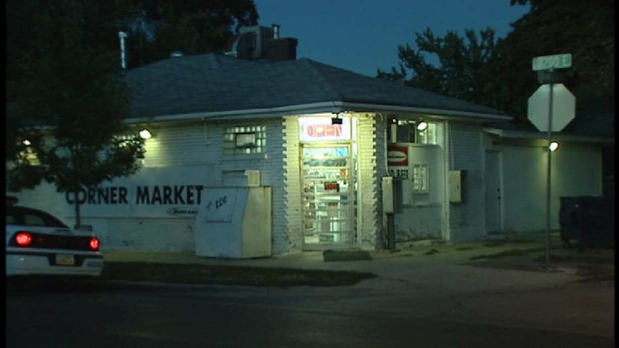 Police Search for Robbery Suspect, Accomplice