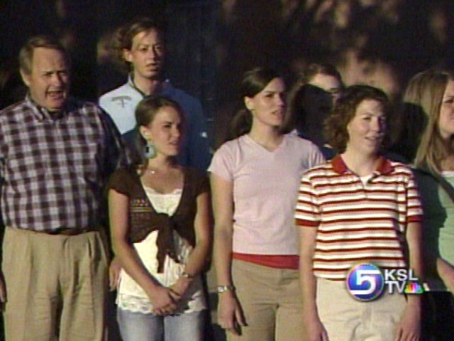 Singers To Counter Conference Protesters