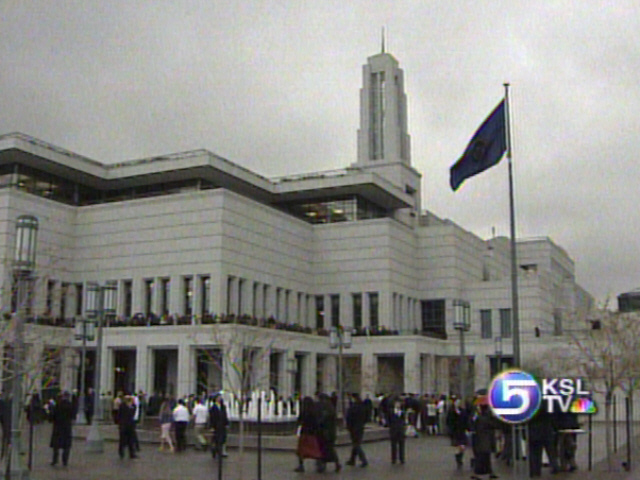 Singers To Counter Conference Protesters