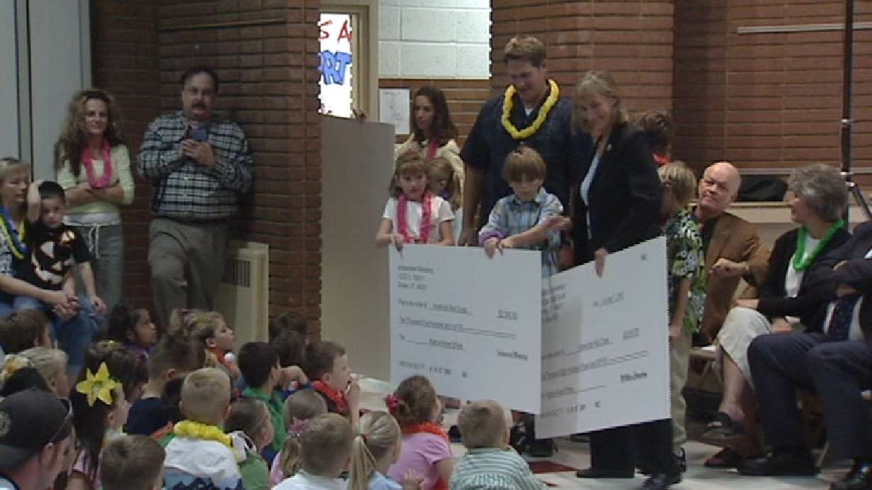 Beach Boy Thanks Elementary Students for Donations
