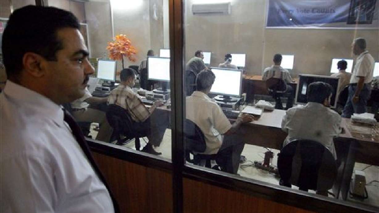 Iraq's Constitution Seems Headed for Passage Despite Sunni Turnout