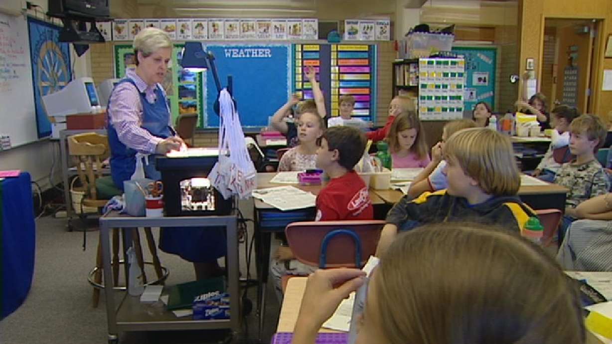 Teacher Gives Money to Students to Make a Difference