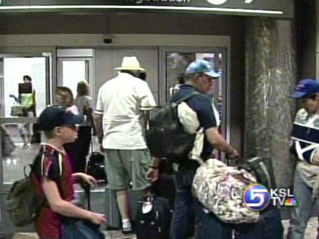 Utahns Struggling to Get Out of Cancun