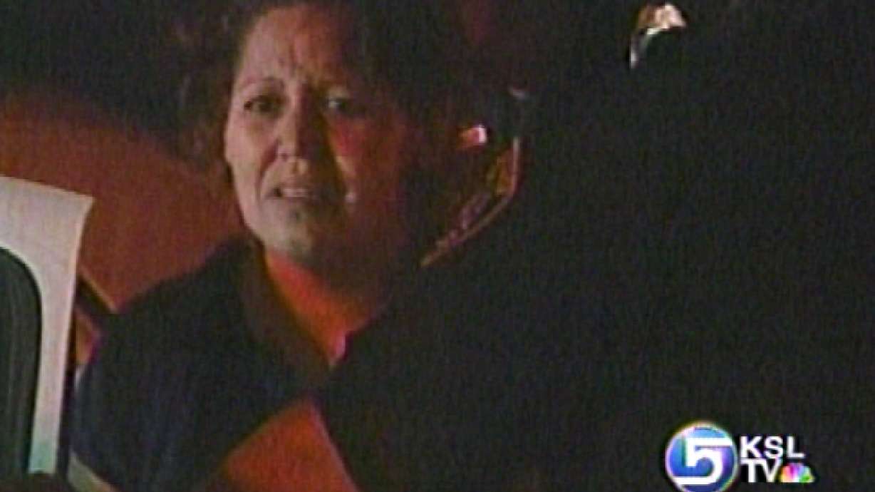 Mother Pushes 2-year-old onto Trolley Tracks