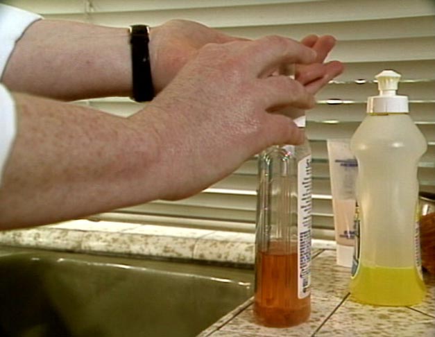 FDA Panel: No Advantage to Antibacterial Soaps