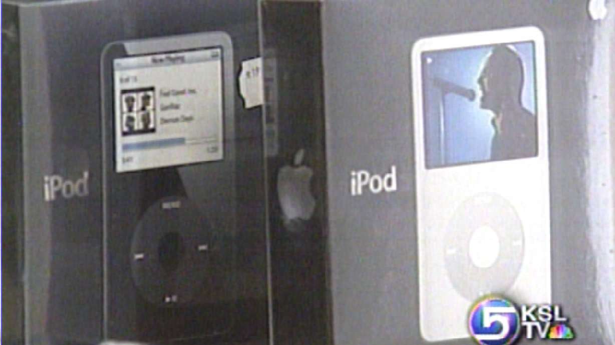 Bail Set for 3 Men Held in Theft of iPods