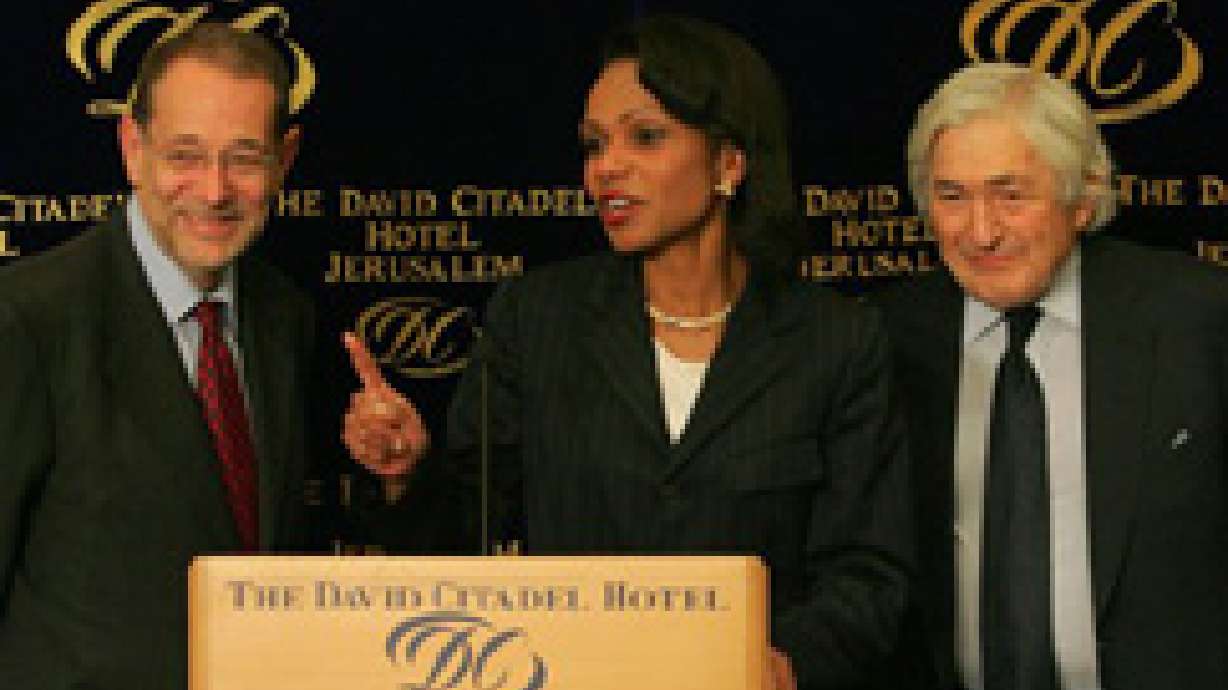 Rice Brokers Deal on Gaza Border Crossings