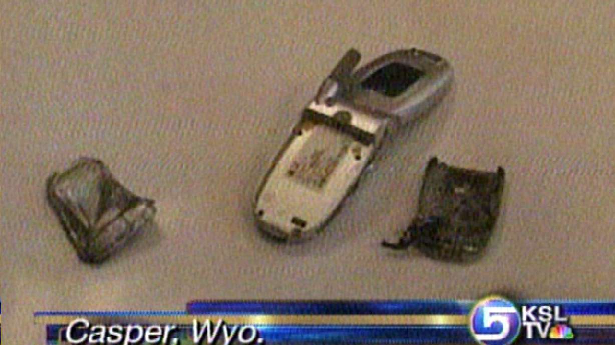 Cell Phone Battery Bursts Into Flames, Injures College Student