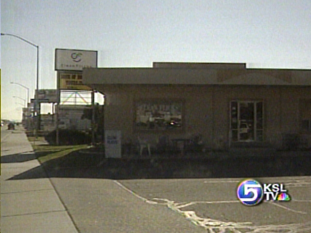 Business Owner Wrestles Burglar in Store