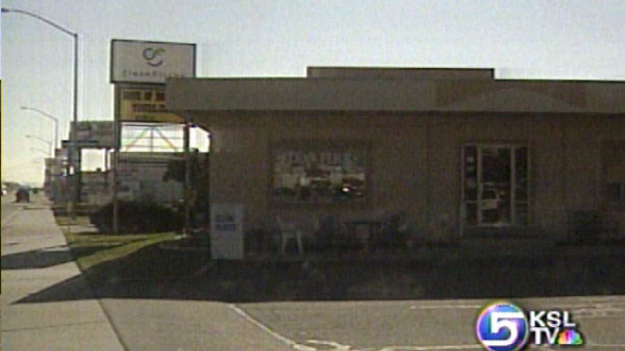 Business Owner Wrestles Burglar in Store