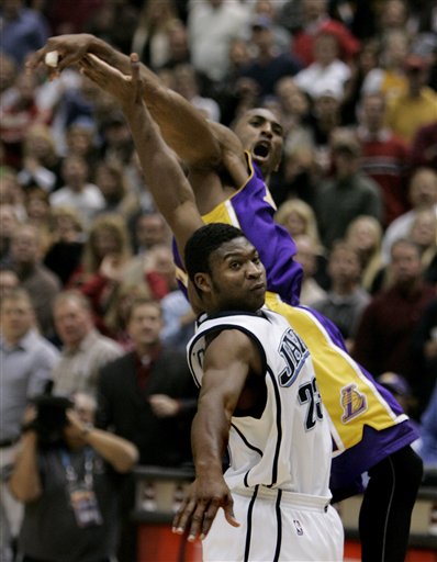 Jazz Lose Heartbreaker to Lakers