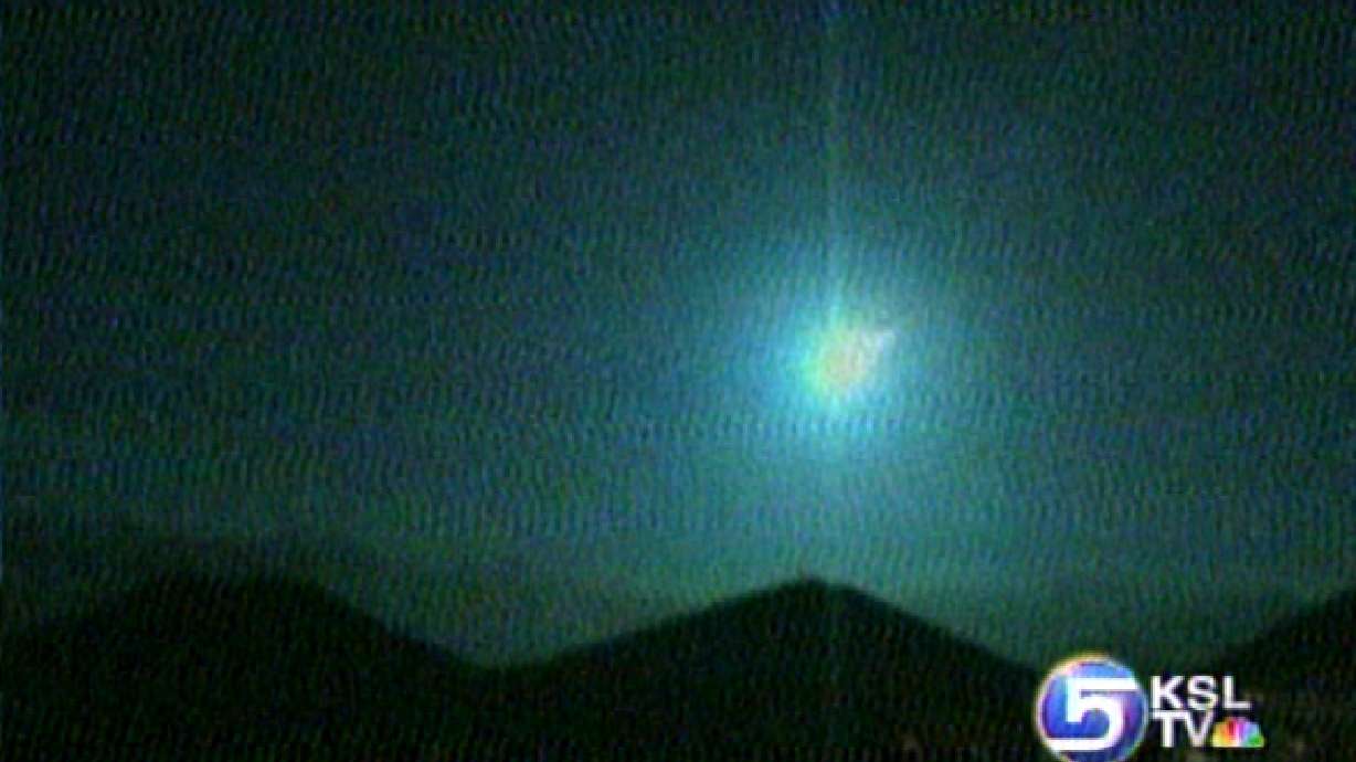 Meteor Puts On Show in Australian Sky