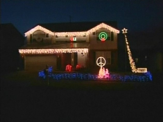 Ohio Man Goes Above and Beyond with Christmas Lights