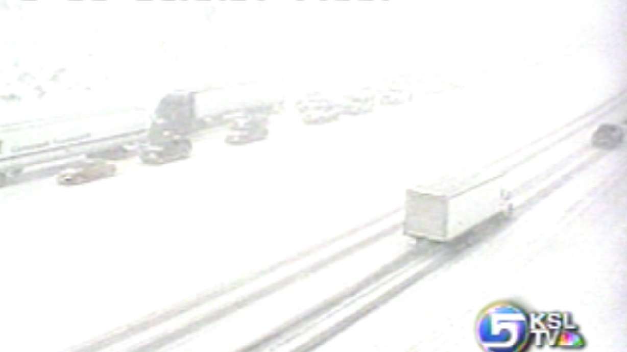 Heavy Snow Closes Cottonwood Canyons, Causes Problems in Parley's Canyon