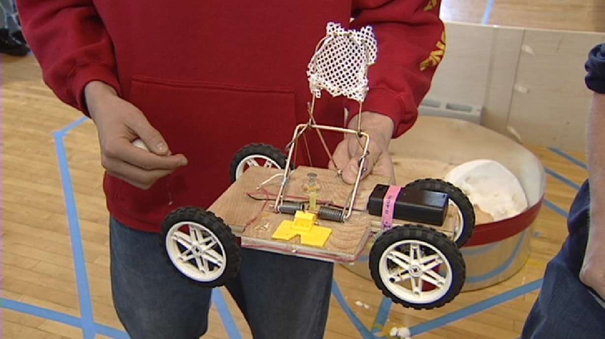 Engineering Students Compete with Egg Tossing Robots