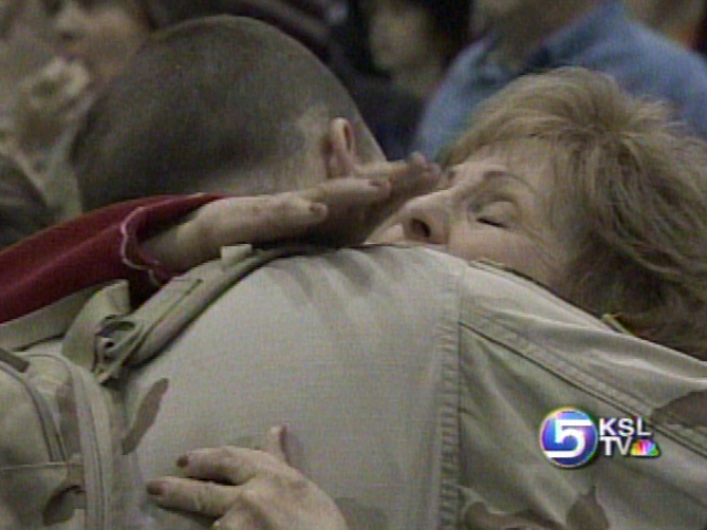 Soldiers Return from Iraq in Time for Christmas