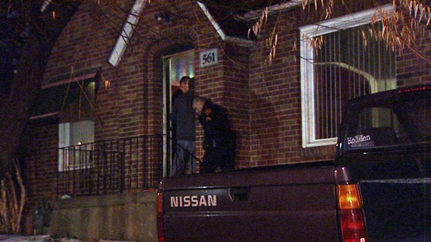 Police Search for Thieves Who Stormed Home