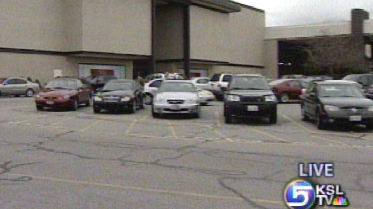 Shoppers Get Slow Start Today