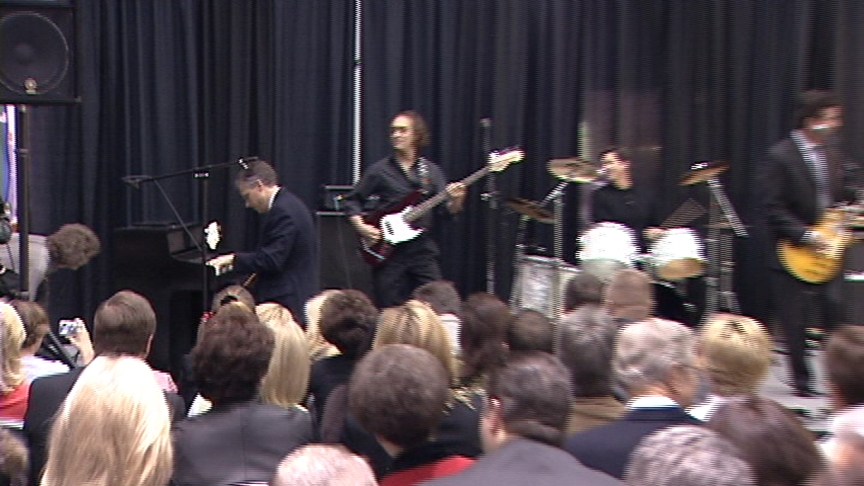 Gov. Huntsman Joins Jam Session on Stage