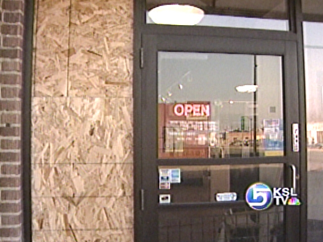 Burglars Hit Salt Lake Store, Steal iPods