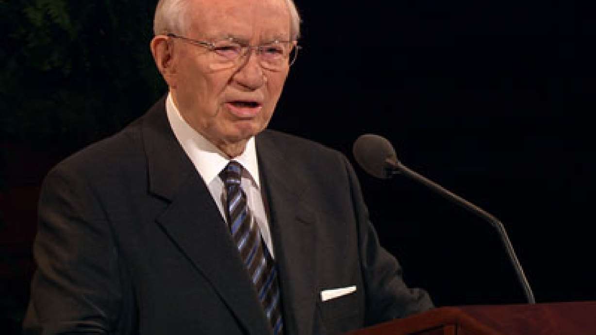 President Hinckley Meets with Counselors