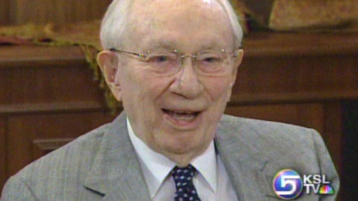 Many Offer Well-Wishes to President Hinckley