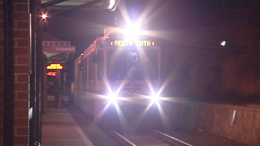 Police Try to Identify Man Who Fell at Trax Station