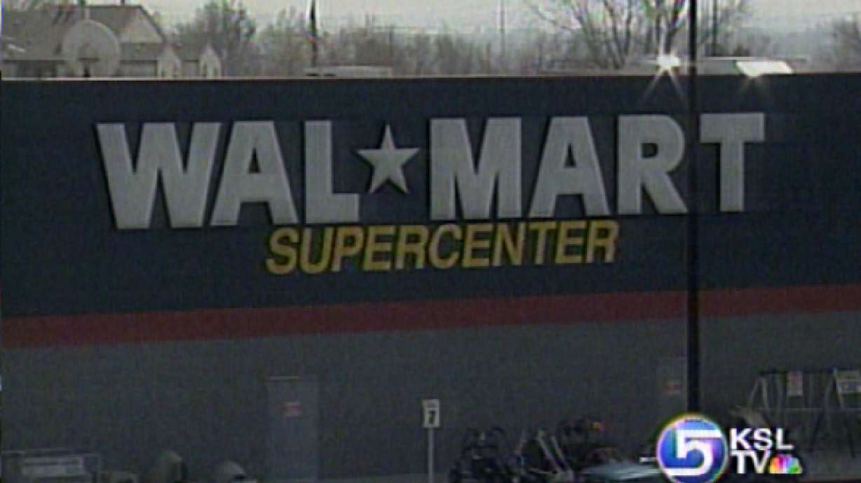 Greenspan Wants to Stop Wal-Mart from Opening Bank