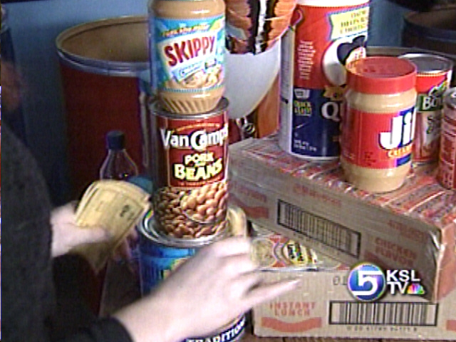 Food Drive Held at Living Planet Aquarium