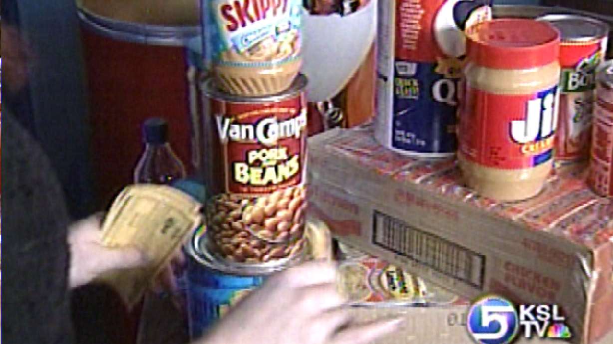 Food Drive Held at Living Planet Aquarium