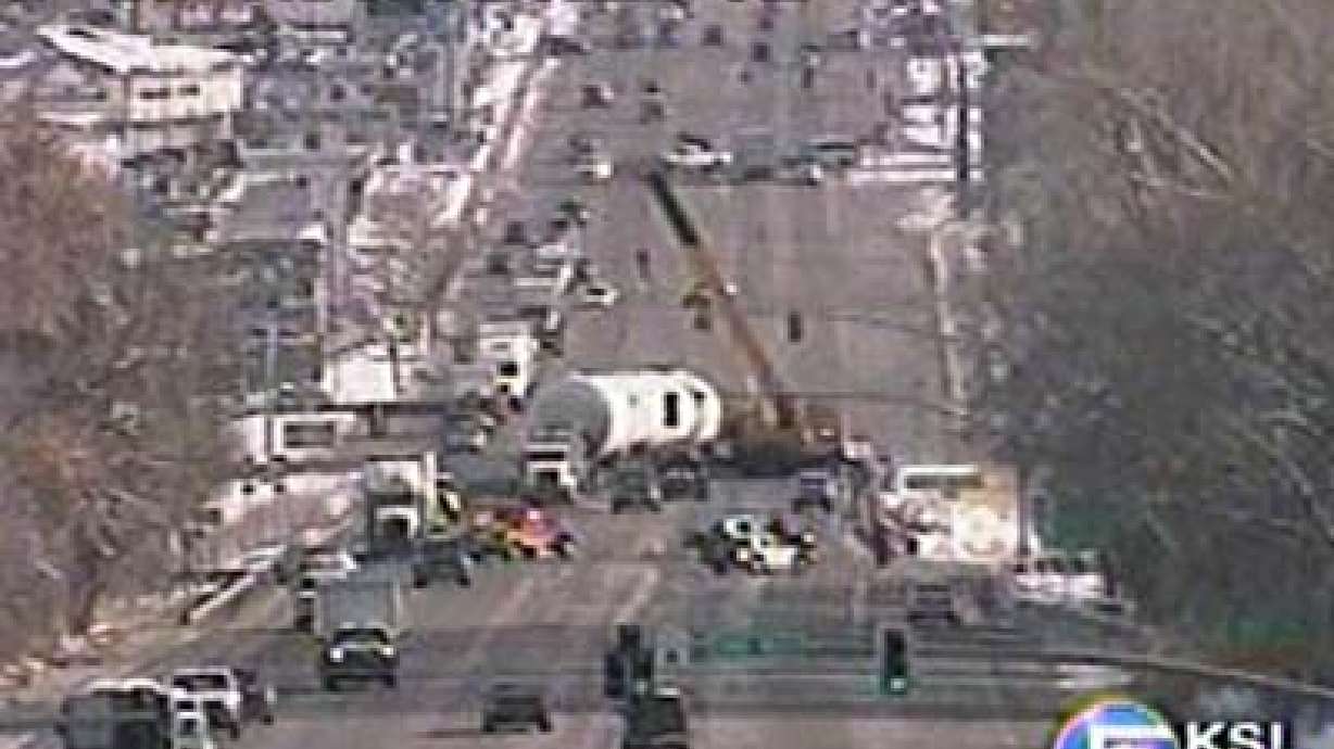 Liquid Nitrogen Truck Shifts Load