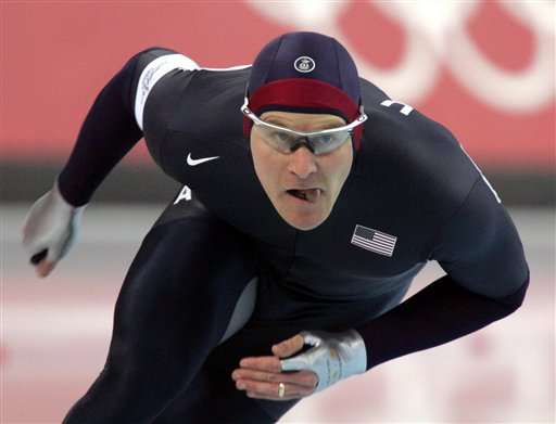 Casey FitzRandolph of the United States competes against Stefan Groothuis of the Netherlands (not seen) during the men's 1000 meter speedskating race at Oval Lingotto during the 2006 Winter Olympics in Turin, Italy, Saturday, Feb. 18, 2006. (AP Photo/Dusan Vranic)