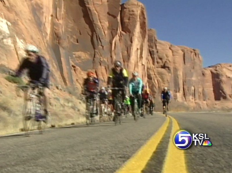 Hundreds Ride in the Moab Skinny Tire Festival