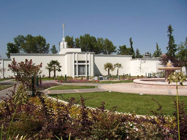 LDS Youth in Chile Prepare for Pres. Hinckley Visit, Temple Rededication