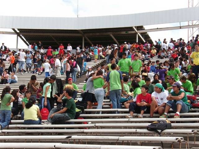 LDS Youth in Chile Prepare for Pres. Hinckley Visit, Temple Rededication