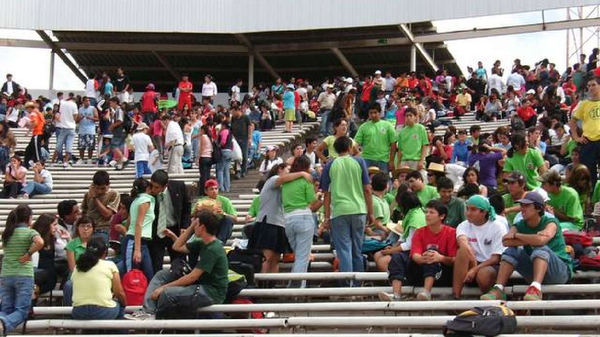 LDS Youth in Chile Prepare for Pres. Hinckley Visit, Temple Rededication