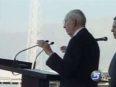 LDS President Gordon B. Hinckley Arrives in Chile