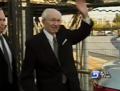 LDS President Gordon B. Hinckley Arrives in Chile