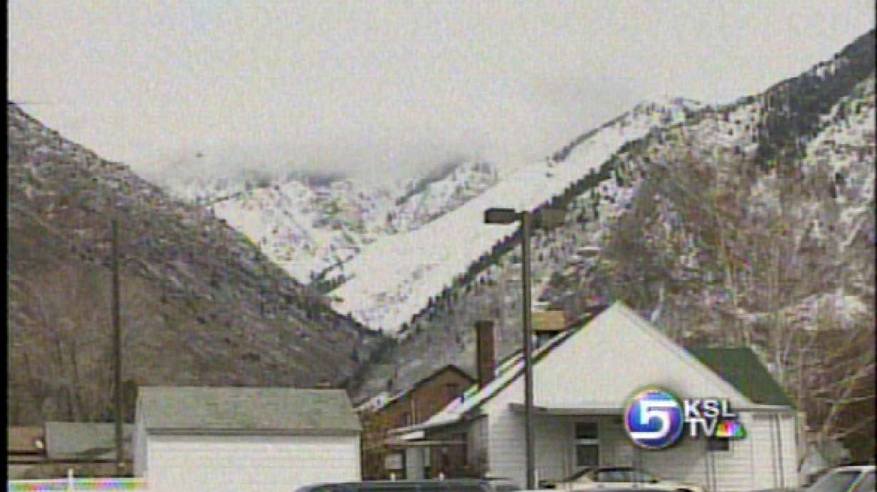 Search for Missing Snowboarder Called Off for Night