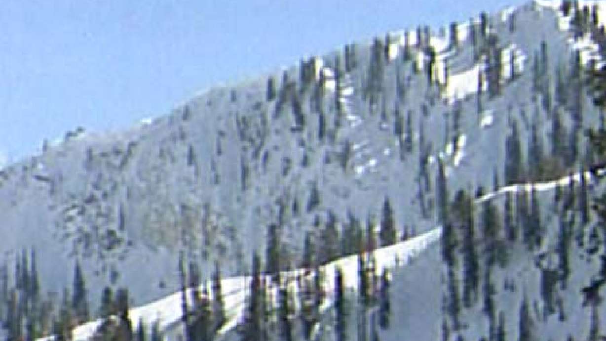 Snowboarder Dies in Avalanche