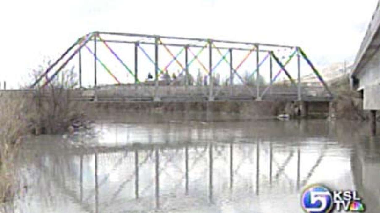 Police Issue Warning After Man Dies in River