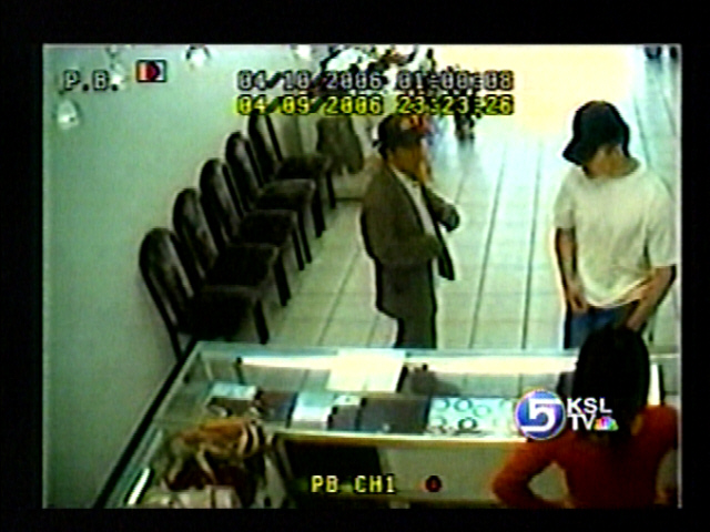 Man Robs Jewelry Store