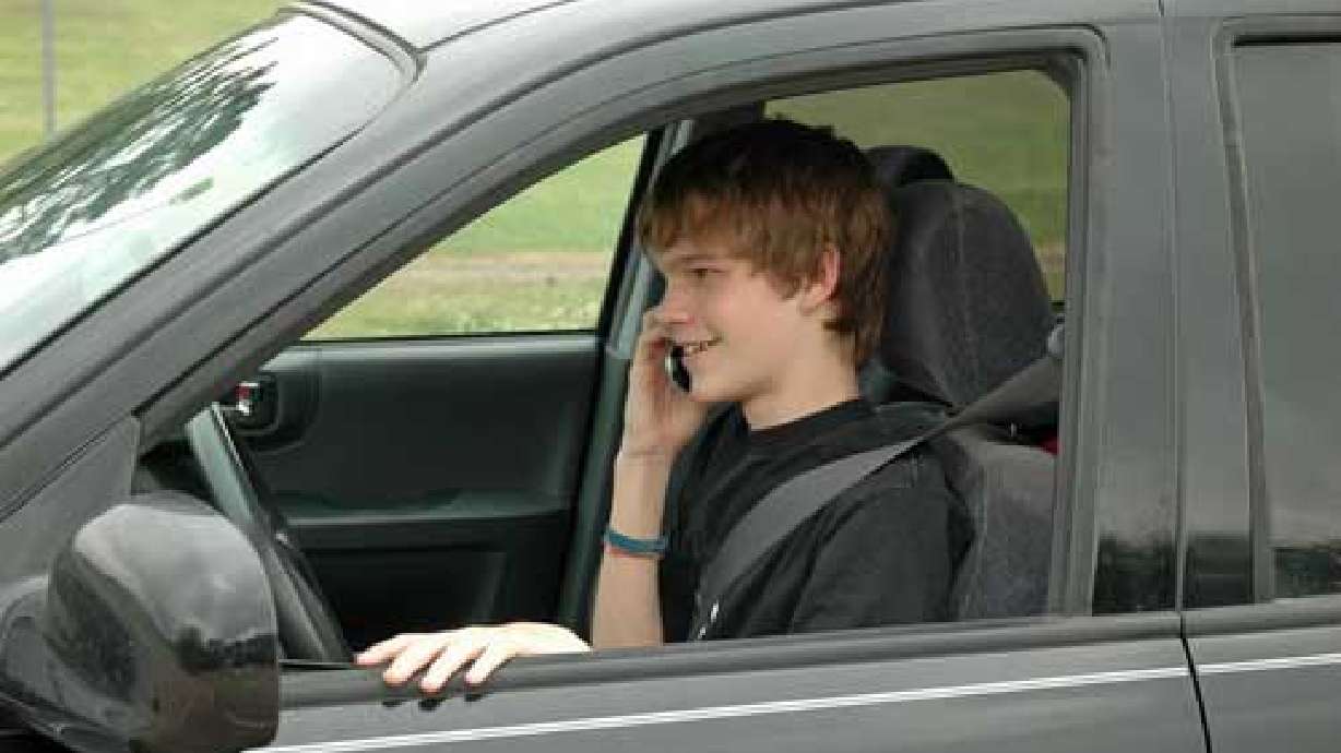 Bills would ban teens talking on phone while driving
