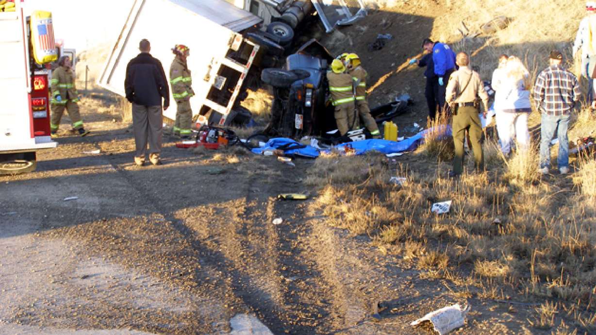 2 injured when mail truck hits pickup truck on I-80