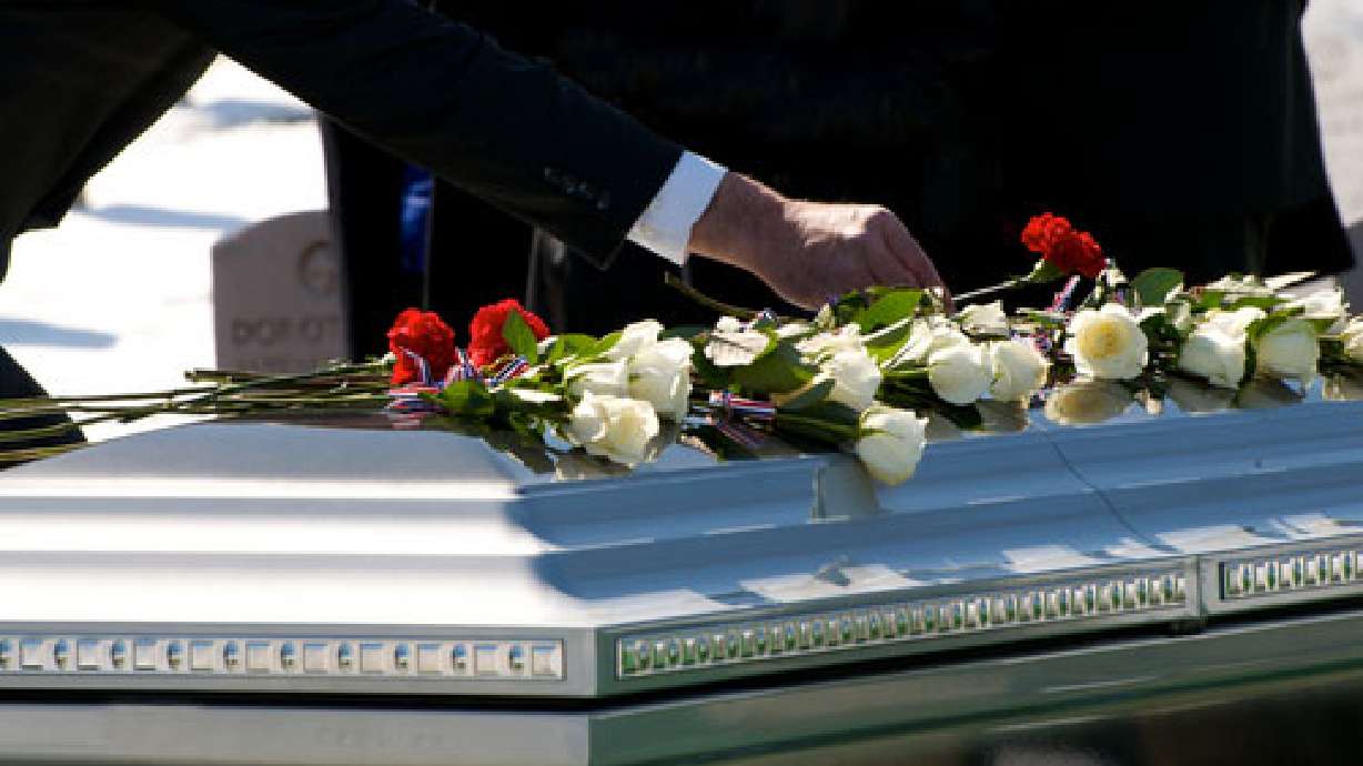 6 tips for helping someone cope with the loss of a loved one