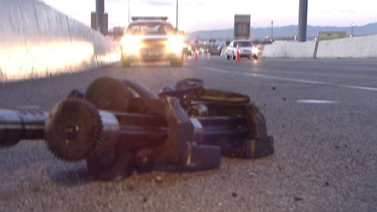 Bus Loses Part of its Engine in Route