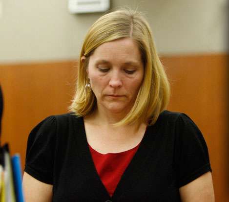 Teacher accused in student sex scandal wants plea deal