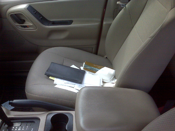 Would-be thief leaves cell phone behind