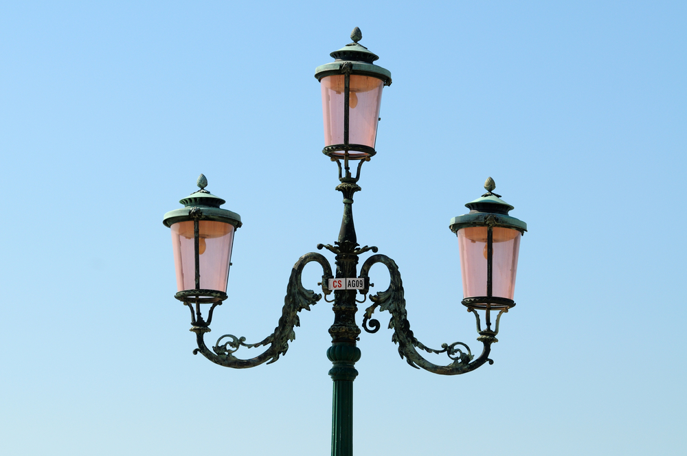 SLC street lamp repairs in hands of Kansas City company