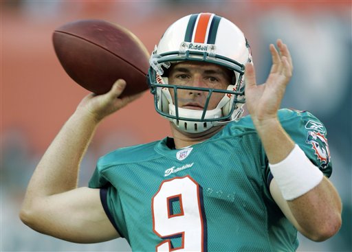 Ravens sign former Dolphins QB Beck as backup